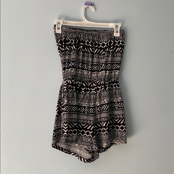 Strapless Geometric pattern romper - Picture 2 of 3